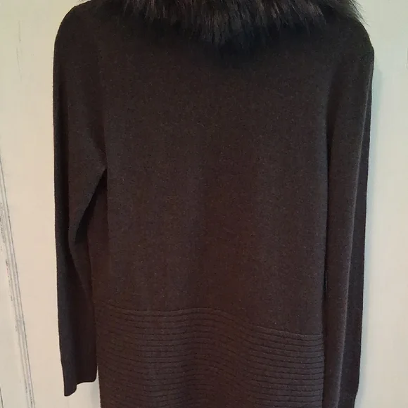 Nwt NEIMAN MARCUS 100% CASHMERE SWEATER WITH REAL FOX DETACHABLE COLLAR - Picture 4 of 7